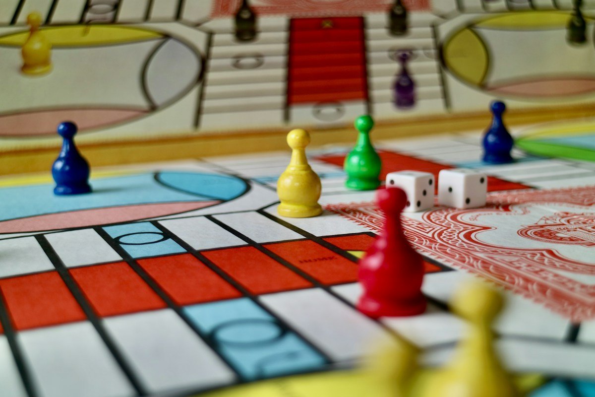 Spielfiguren auf einem Brettspiel